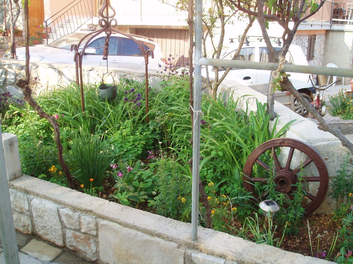 Apartment Orbanic Cres Bagian luar foto