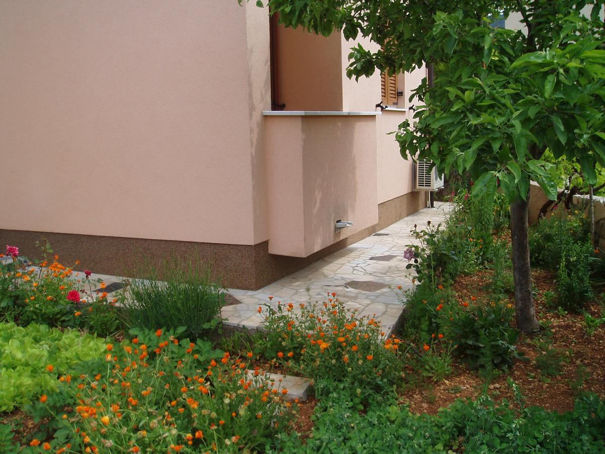 Apartment Orbanic Cres Bagian luar foto