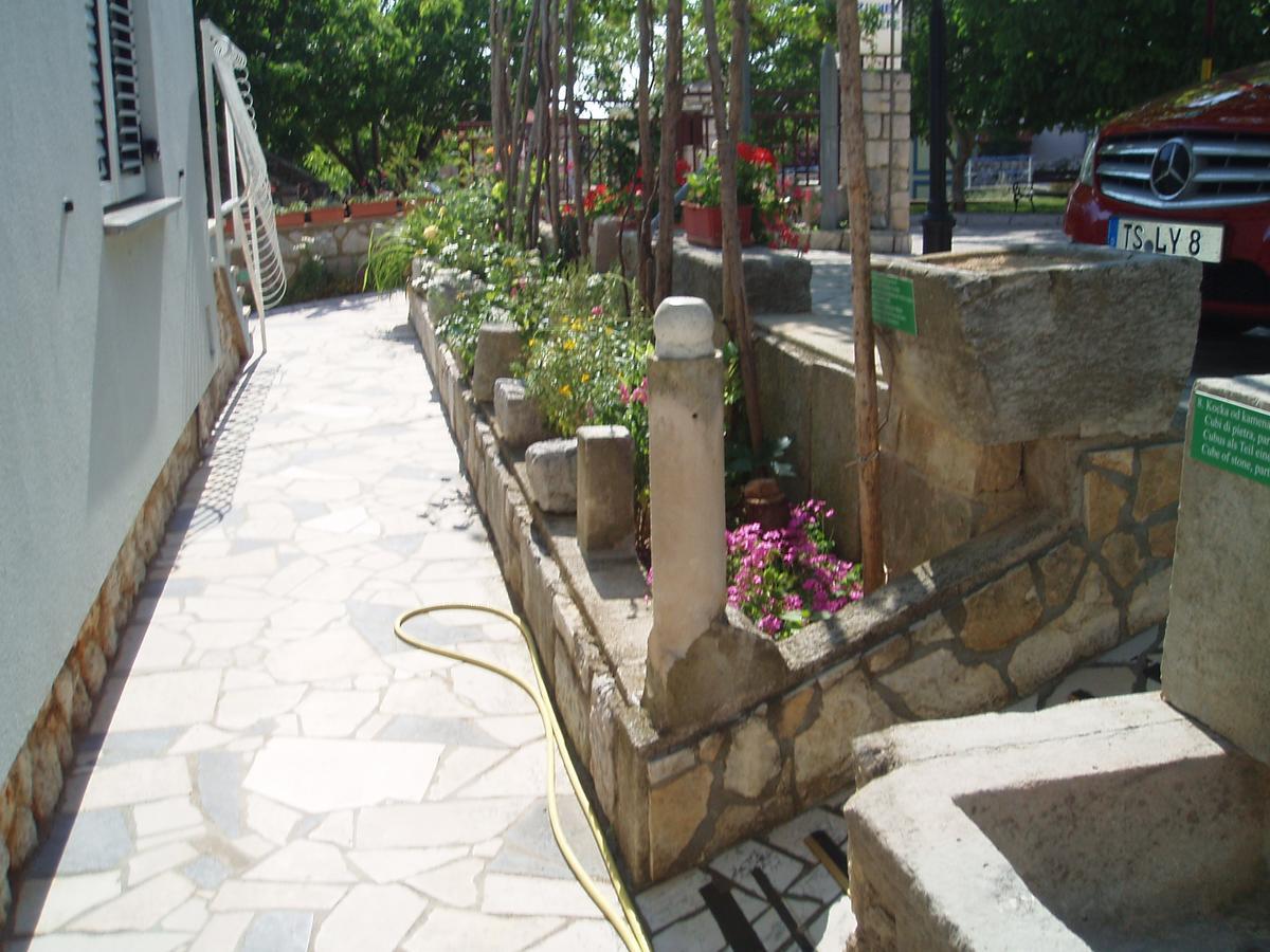 Apartment Orbanic Cres Bagian luar foto