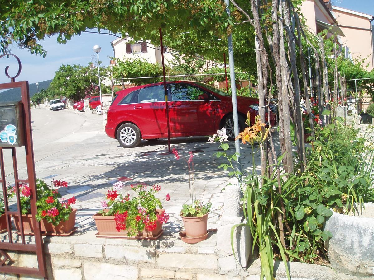 Apartment Orbanic Cres Bagian luar foto